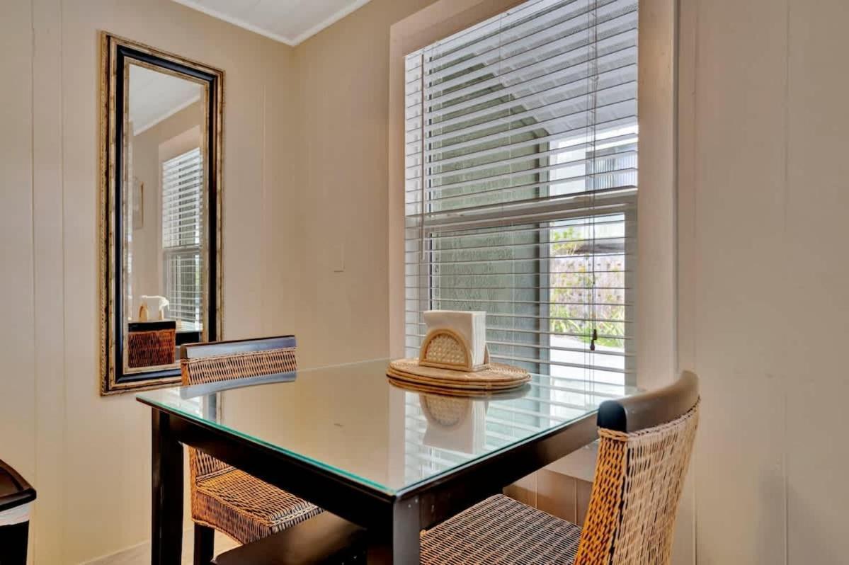 Stones Throw Beachside Bungalow #1 On The Beach Clearwater Beach Exteriör bild