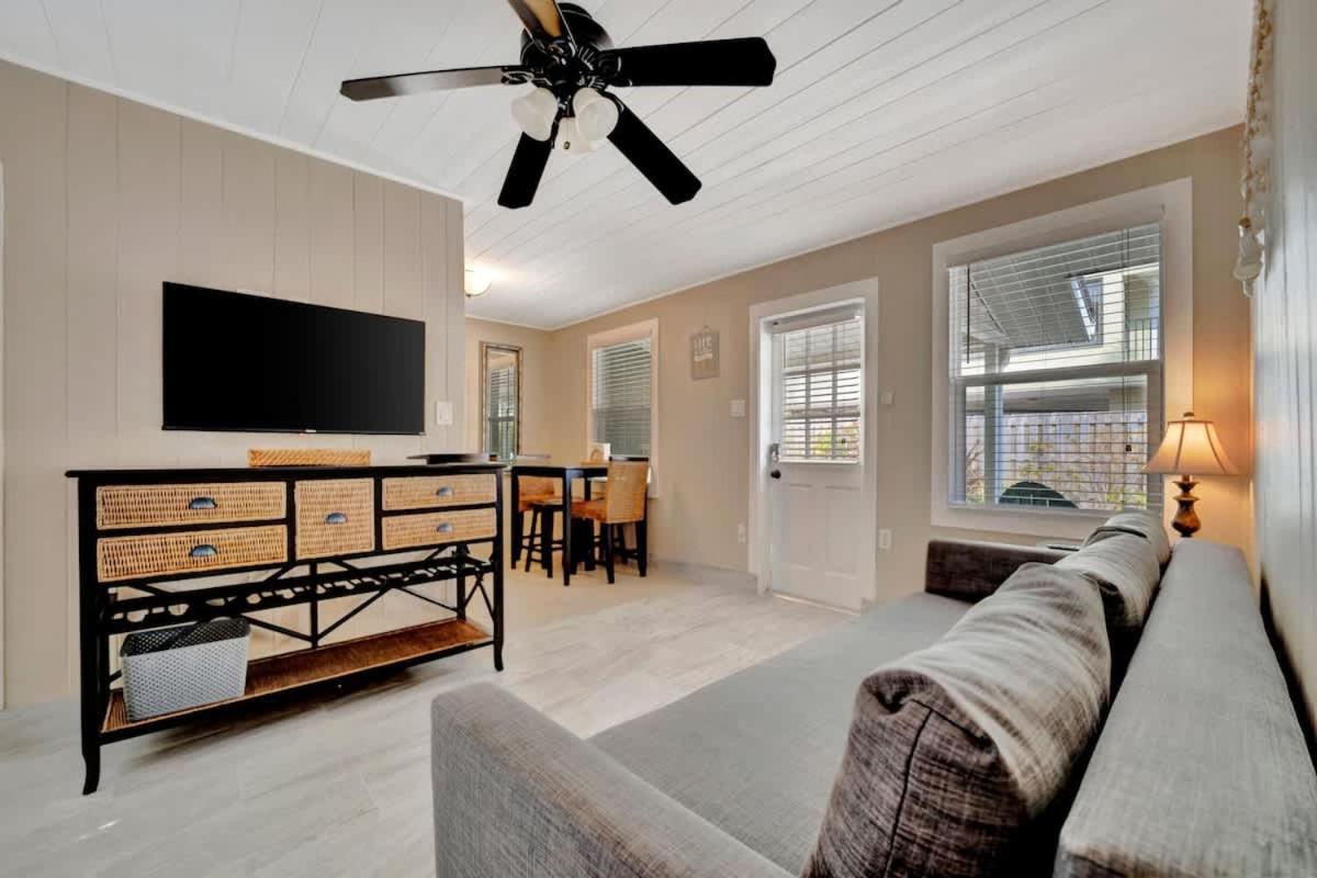 Stones Throw Beachside Bungalow #1 On The Beach Clearwater Beach Exteriör bild